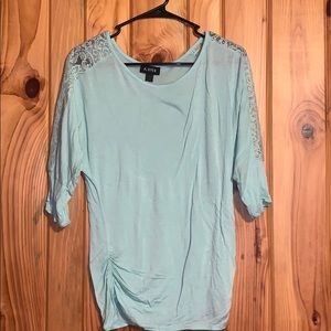 🌸Light blue 3/4 length sleeve shirt